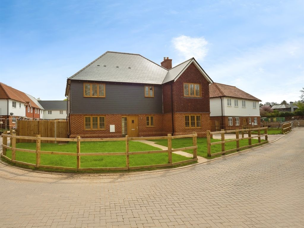 New home, 4 bed detached house for sale in Roundwell Park, Bearsted