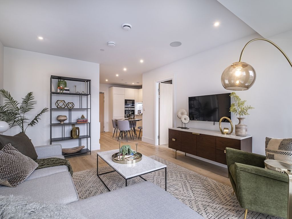 2 bed flat to rent in Coombe Hill House, Beverley Way, Raynes Park SW20