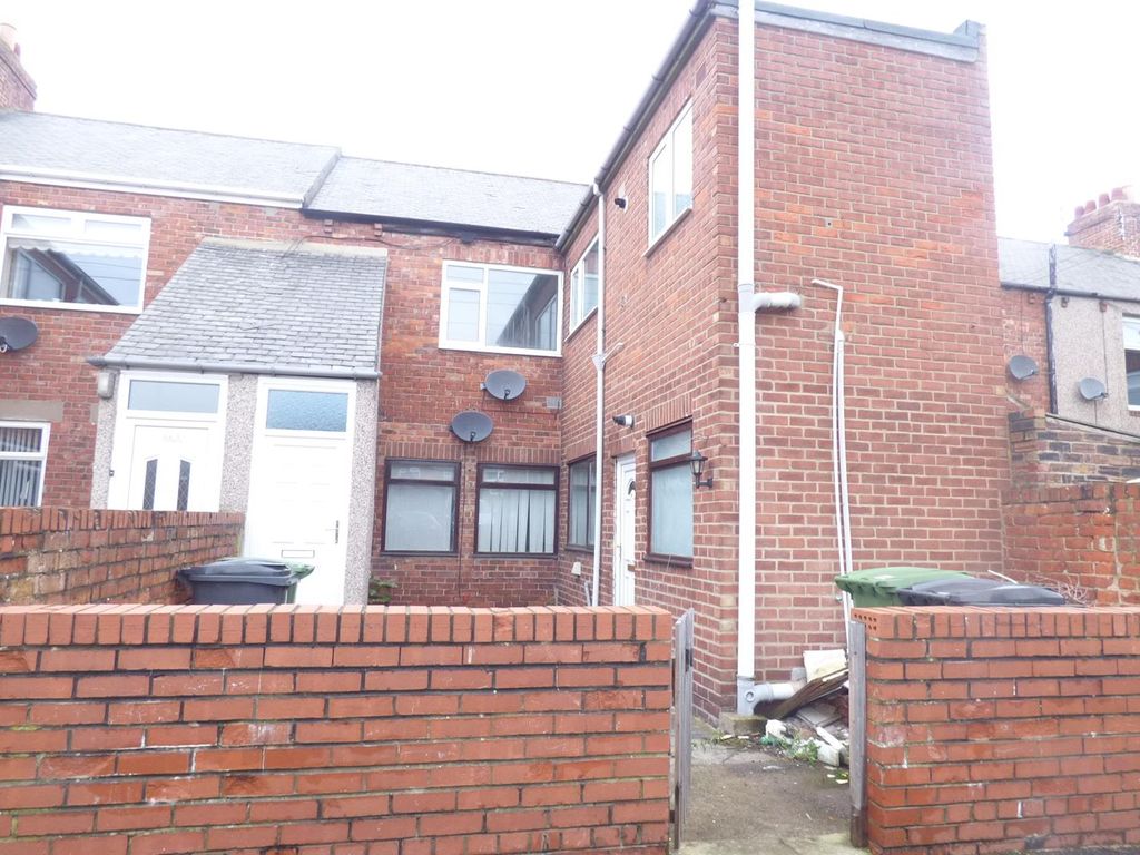 2 bed flat to rent in Victoria Terrace, Bedlington NE22 Zoopla