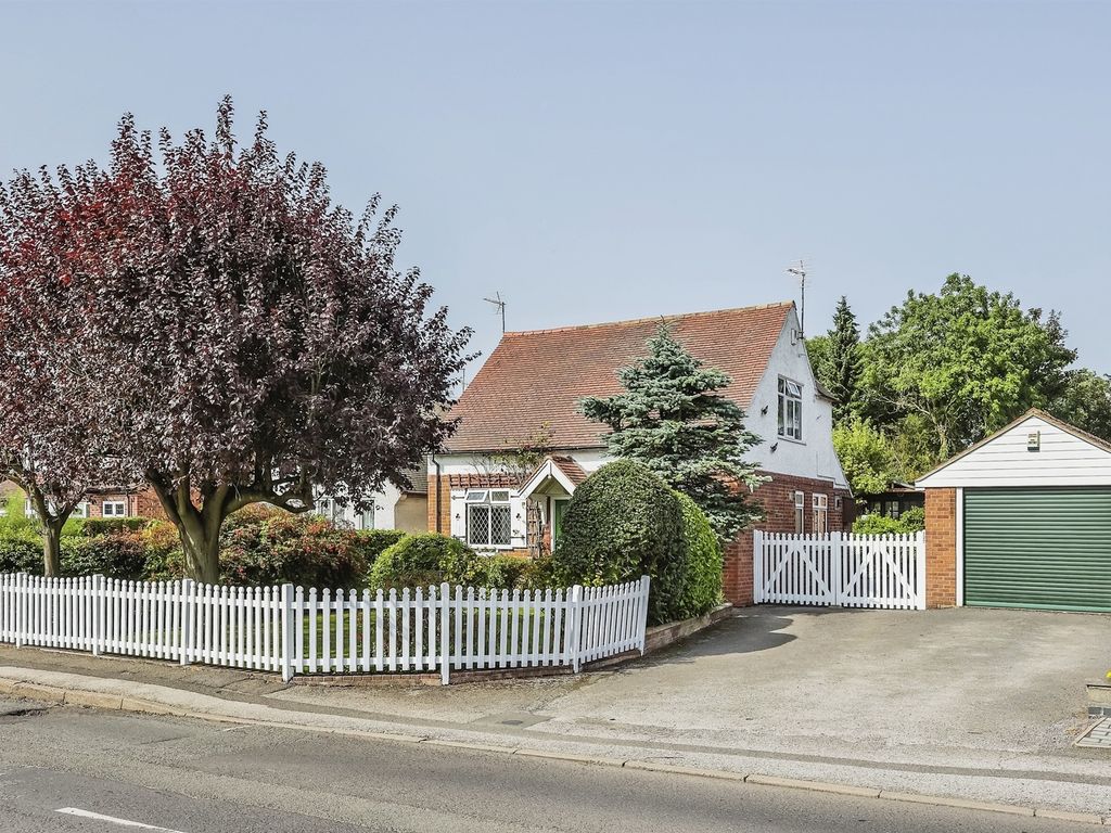 3 bed detached house for sale in Newdigate Road, Watnall, Nottingham NG16, £375,000 Zoopla