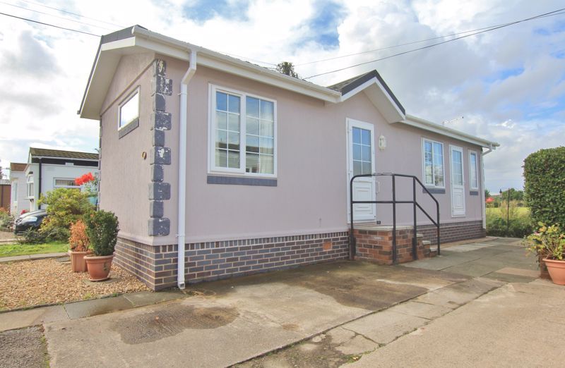 2 bed mobile/park home for sale in Halewood Park, Lower Road, Liverpool