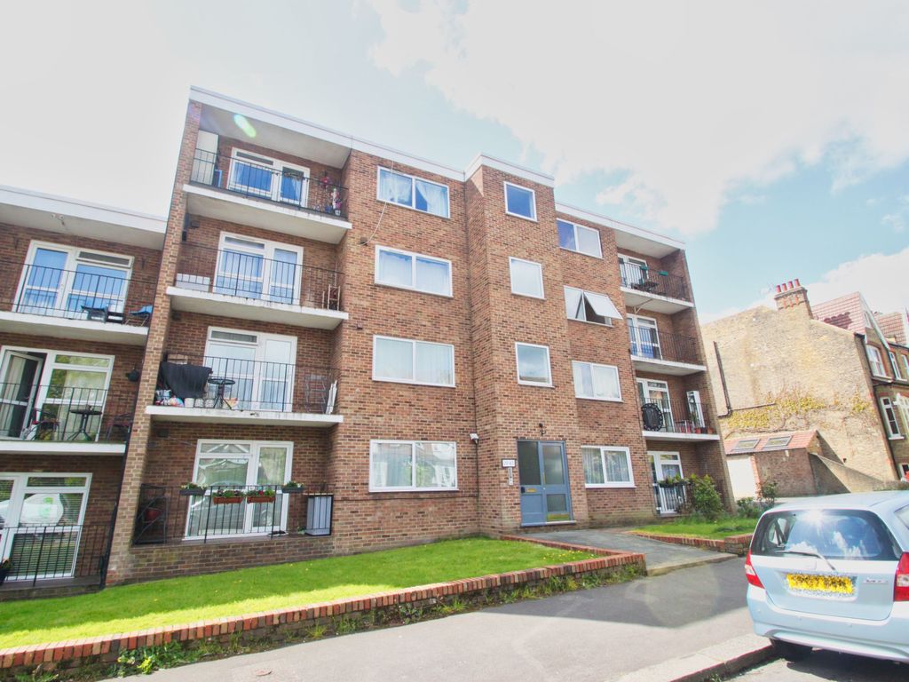 2 bed flat for sale in Princes Court, Higham Road, Woodford Green