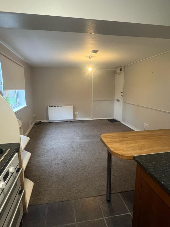 Terraced house to rent in Aylsham Drive, Uxbridge UB10, £1,000 pcm Zoopla