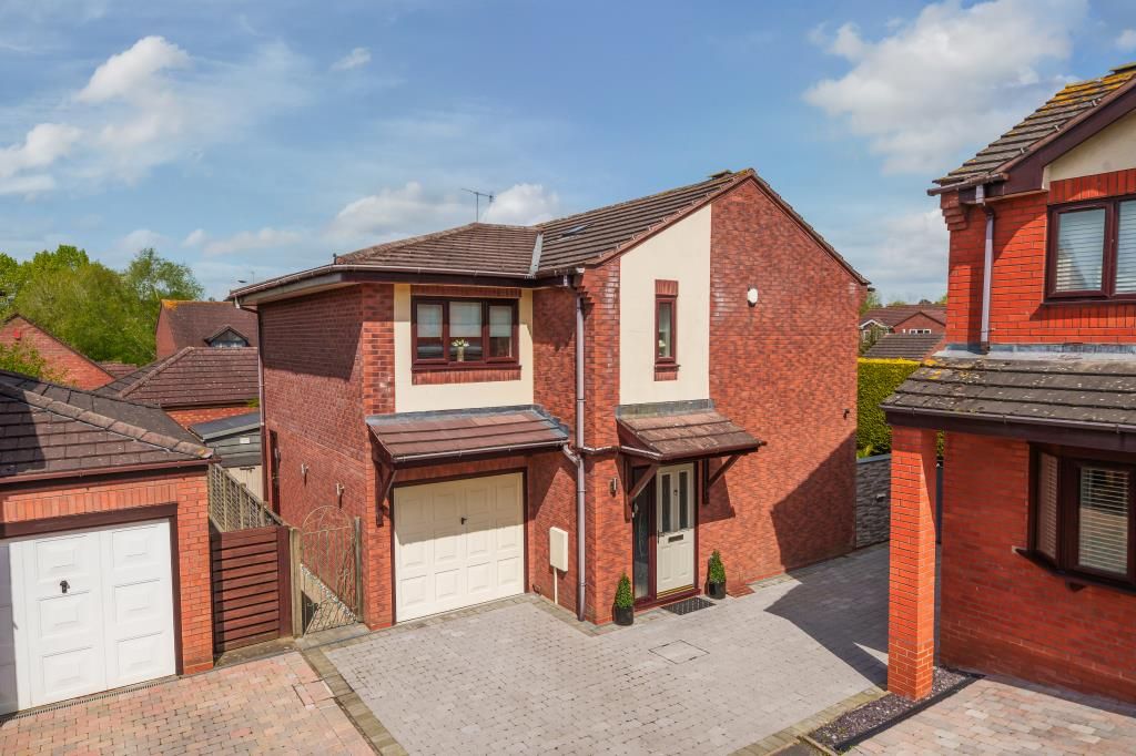 4 bed detached house for sale in Rosemoor Gardens, Worcester WR5, £