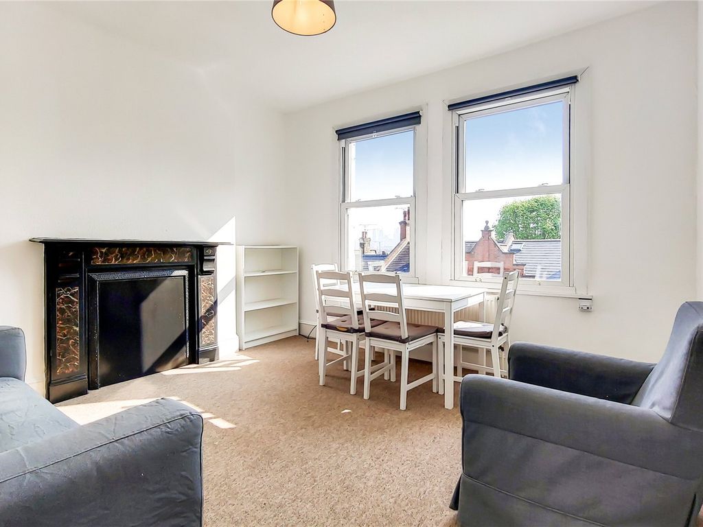 2 bed flat to rent in Theatre Street, The Shaftesbury Estate SW11, £