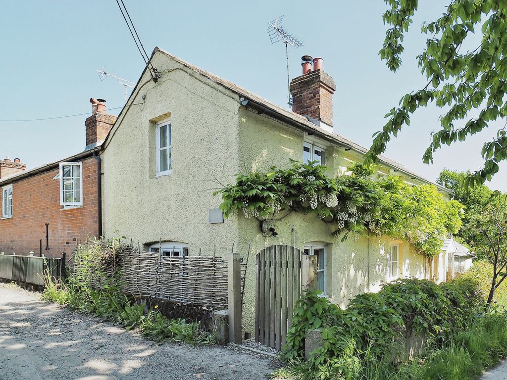3 bed semidetached house for sale in Hop Gardens, Whiteparish