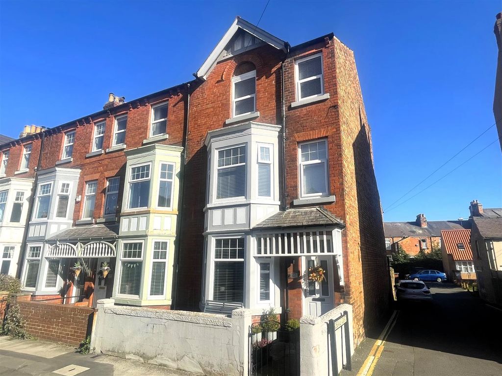 5 bed end terrace house for sale in St. Johns Road, Scarborough YO12, £