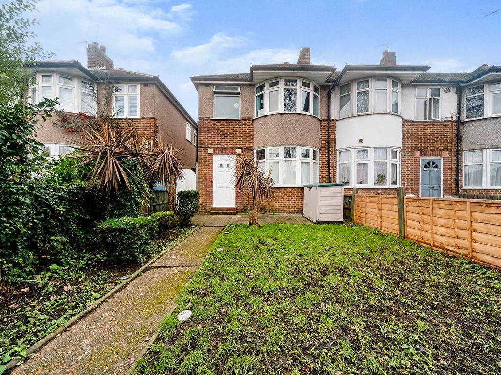 2 bed flat to rent in Bushey Road, London SW20, £1,700 pcm Zoopla