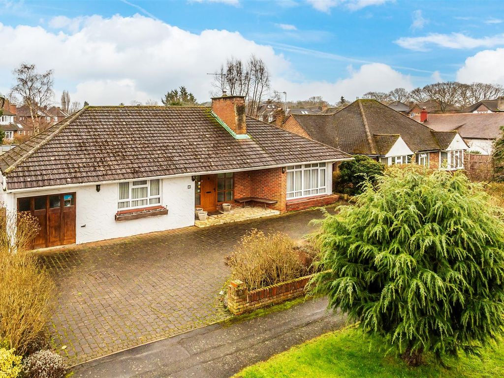 2 bed property for sale in Broadhurst, Ashtead KT21, £825,000 Zoopla