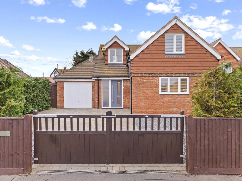 3 bed bungalow for sale in Manor Road, Selsey, Chichester, West Sussex