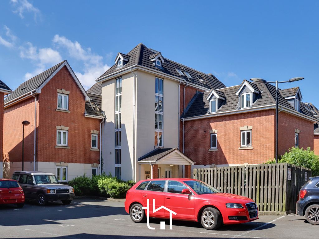 2 bed flat for sale in Southfield Road, Hinckley LE10, £112,500 Zoopla