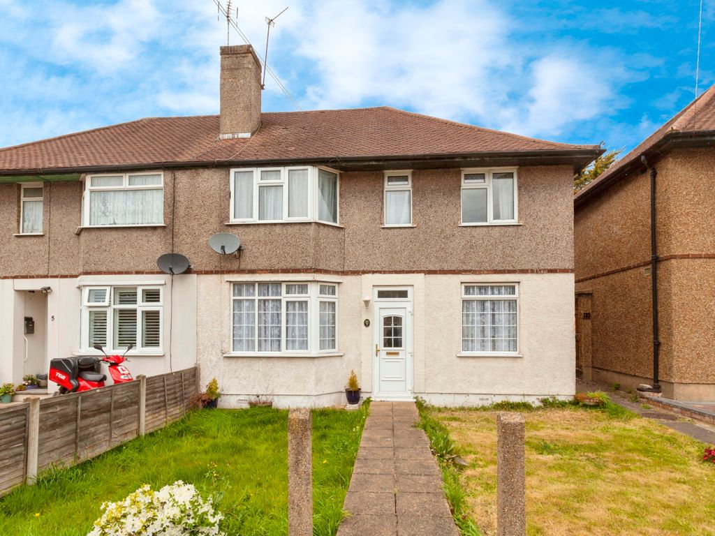 2 bed for sale in Ashwood Avenue, Hillingdon UB8, £299,000