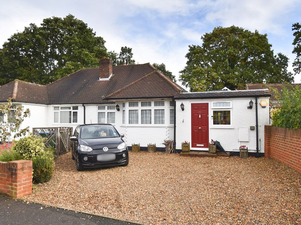 3 bed semidetached bungalow for sale in King Avenue, WaltonOn