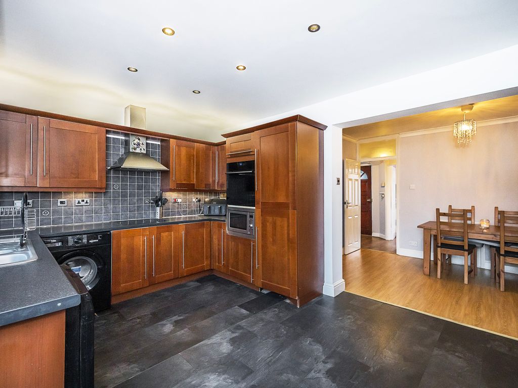 3 bed semidetached house for sale in Merlin Road, Welling, Kent DA16