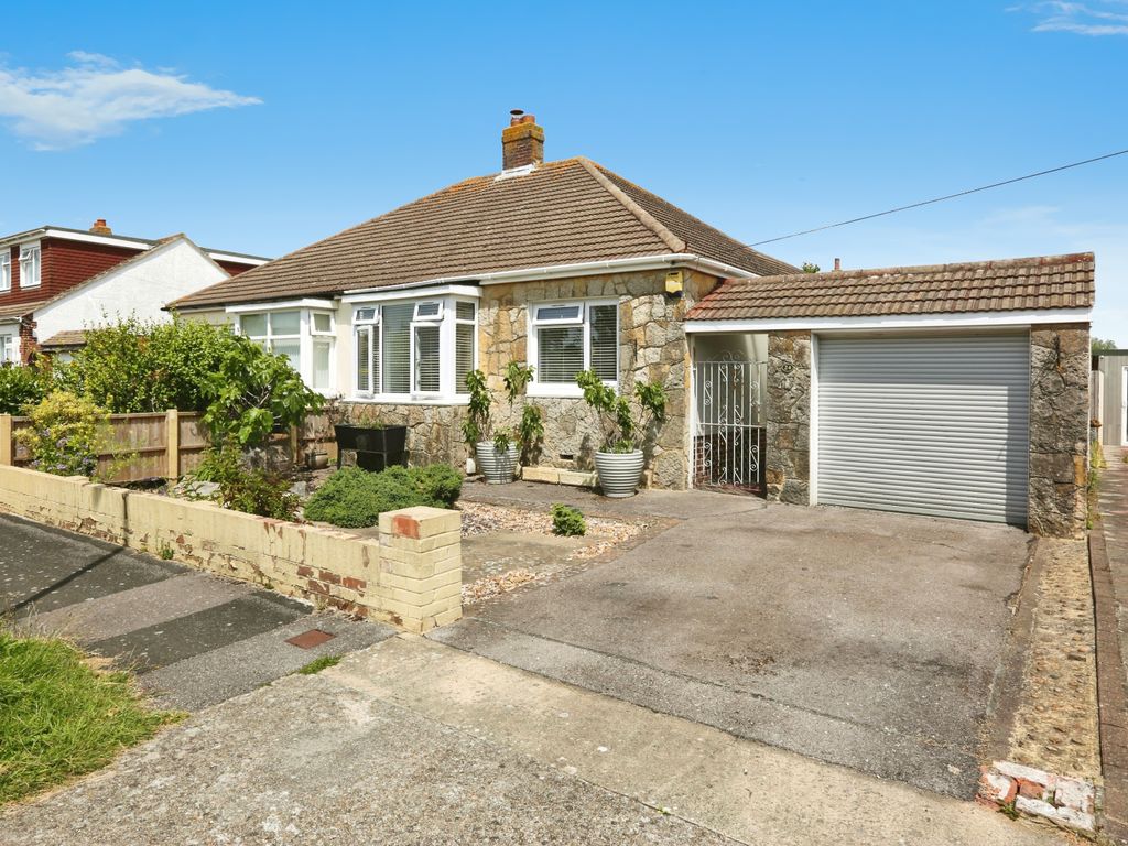 2 bed bungalow for sale in Gorran Avenue, Gosport, Hampshire PO13, £
