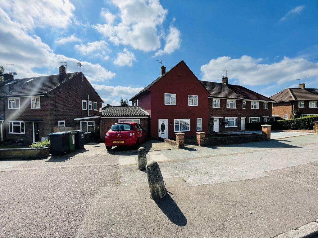 Barnfield Hemel Hempstead HP3  