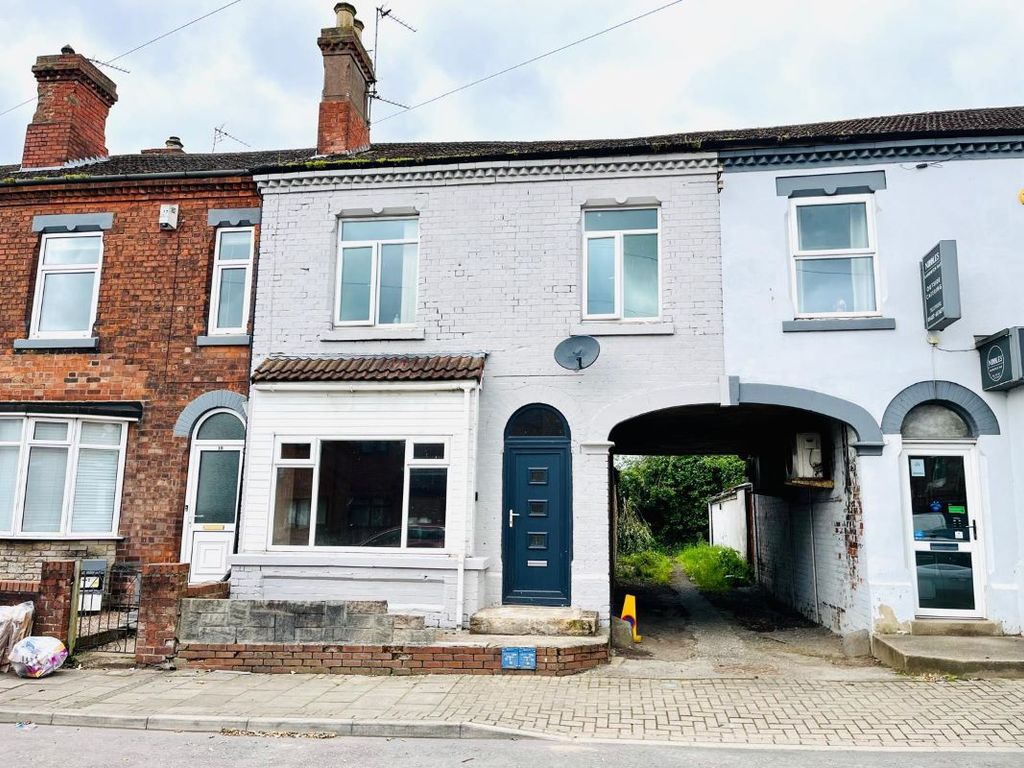 4 bed terraced house for sale in 16 Lea Road, Gainsborough