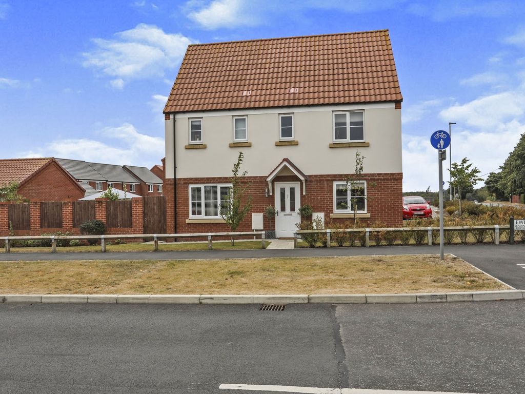 3 bed semidetached house for sale in Ewing Road, North Walsham NR28 Zoopla