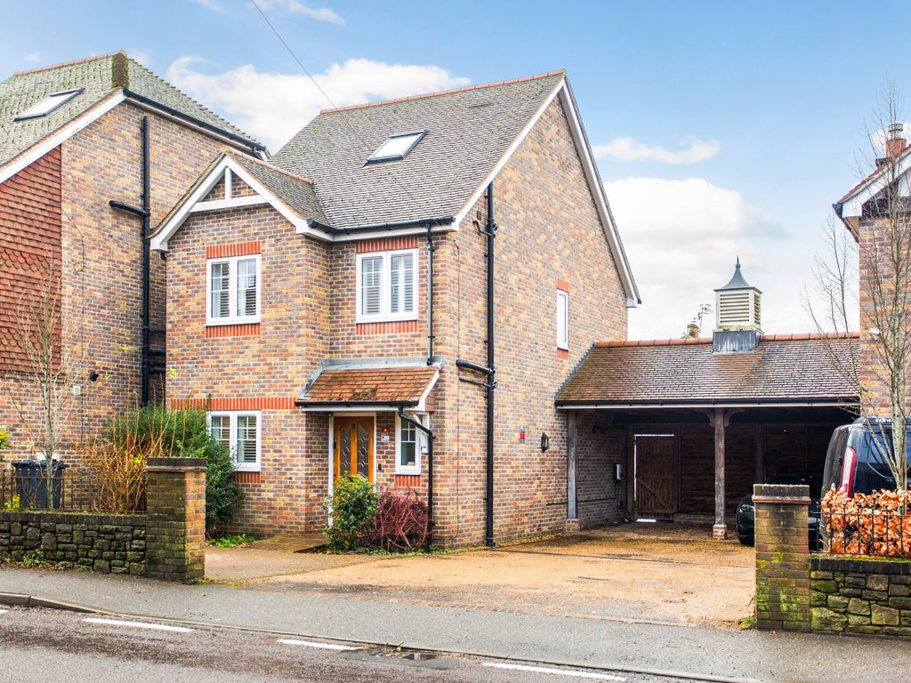 4 bed detached house for sale in Petworth Road, Witley GU8, £625,000