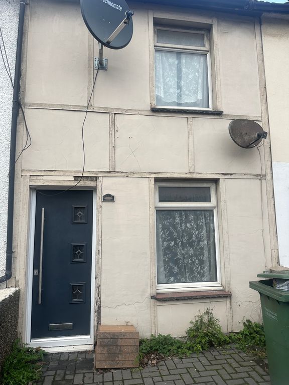 2 bed terraced house for sale in London Road, Grays RM20, £250,000 Zoopla