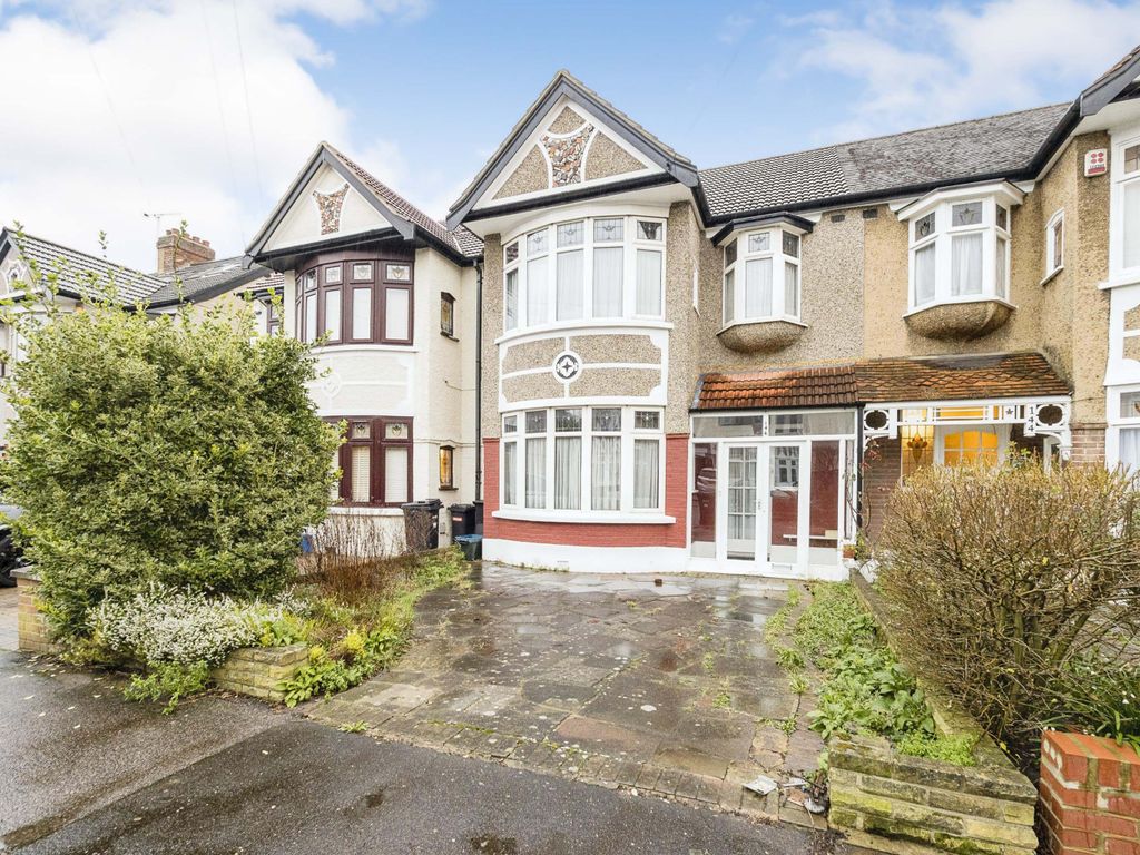 3 bed terraced house for sale in Glenwood Gardens, Ilford IG2 Zoopla