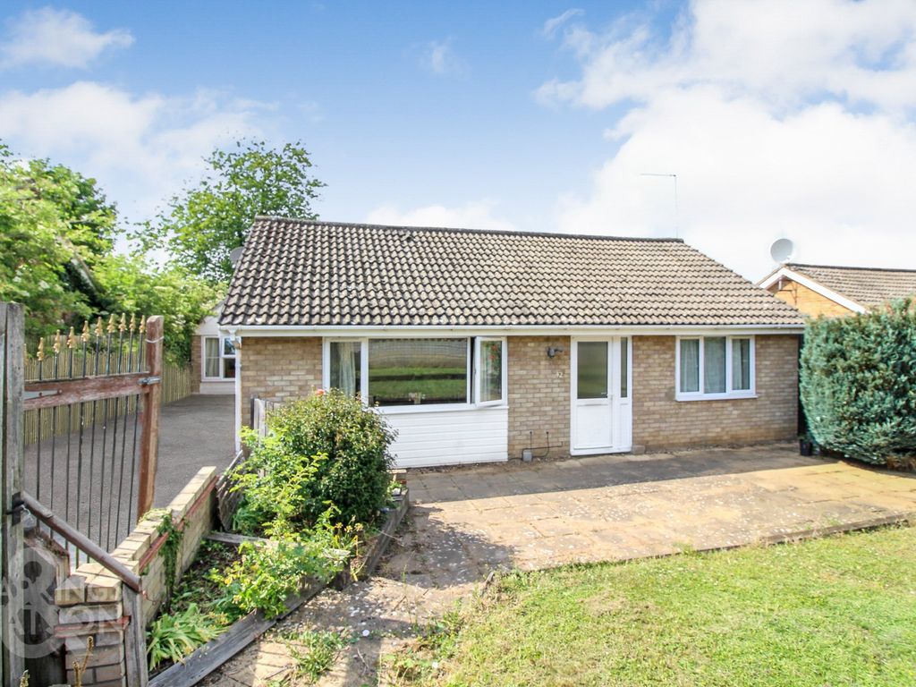 3 bed detached bungalow for sale in Woodhill Rise, Costessey, Norwich