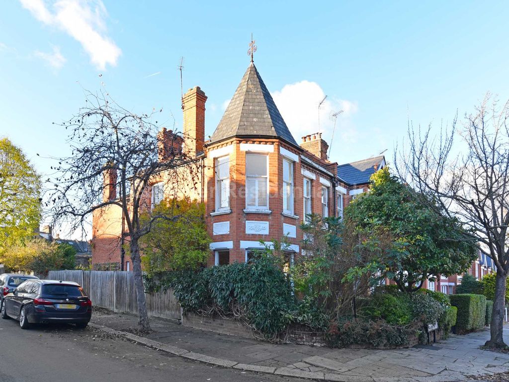 Woodfield Avenue, London W5