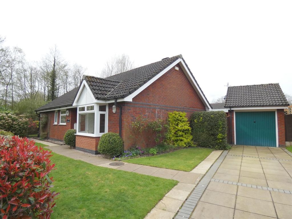3 bed detached bungalow for sale in Ravenscroft Close, Sandbach CW11