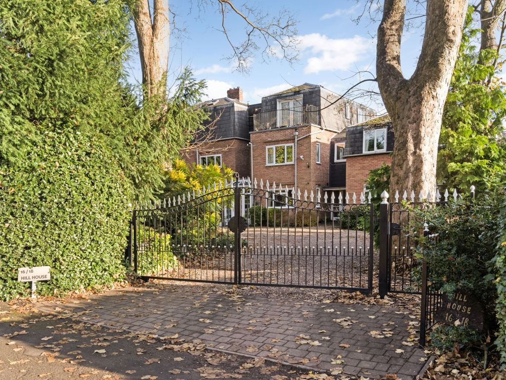 2 bed flat to rent in Road, StratfordUponAvon CV37, £1,250