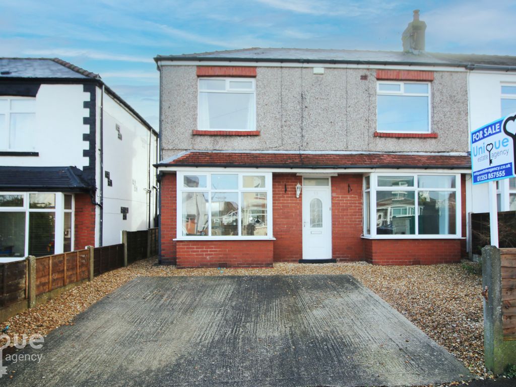 3 bed semidetached house for sale in Rossendale Avenue North, Thornton