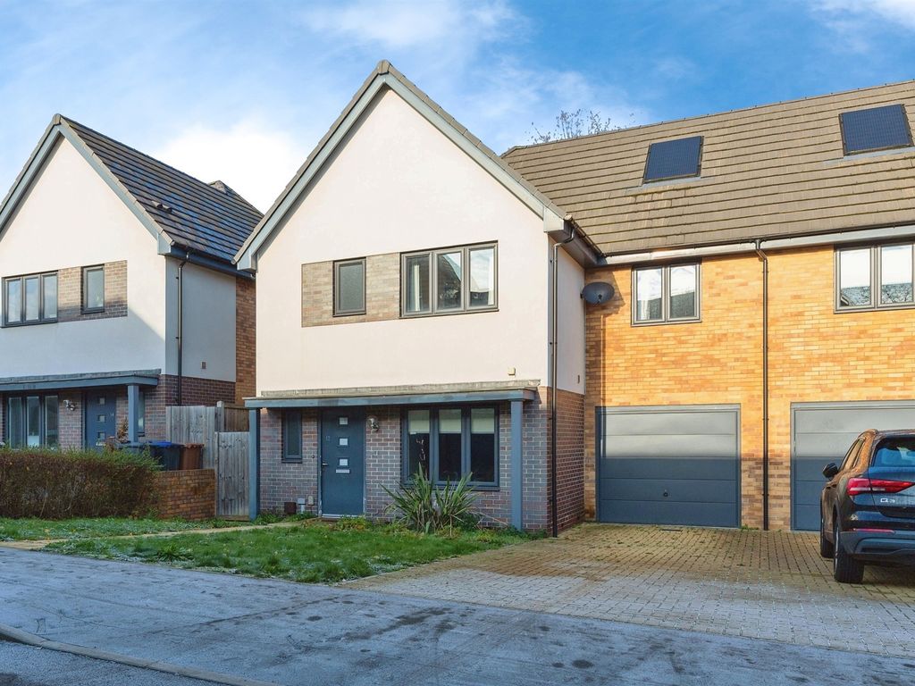 3 bed semidetached house for sale in Queens Avenue, Welwyn Garden City