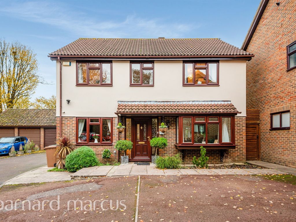 4 bed detached house for sale in Oaklands Way, Wallington SM6, £800,000
