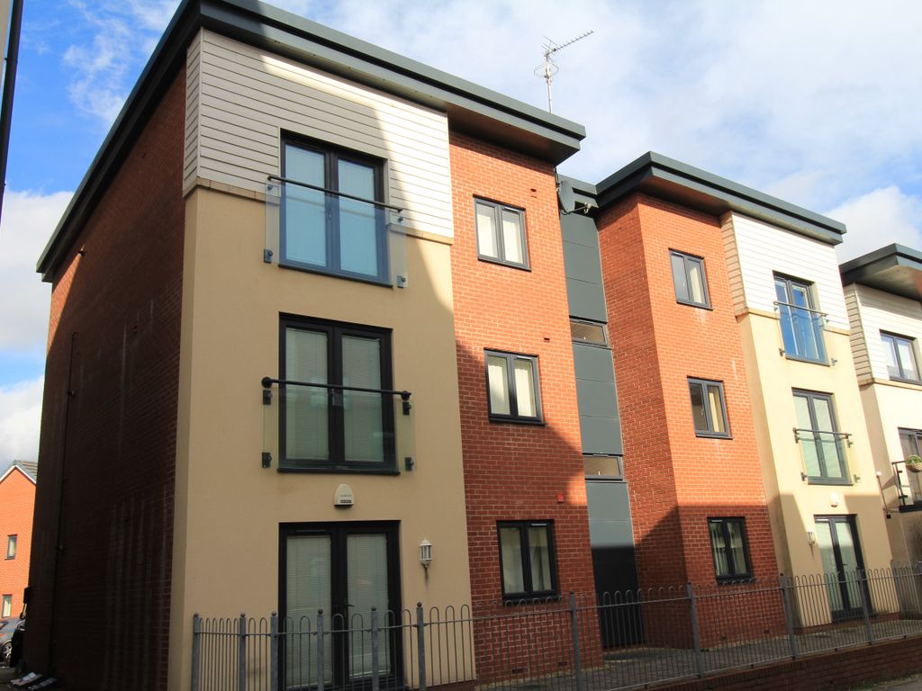 2 bed flat to rent in Ravenswood House, Amber Close, Newport NP19, £900