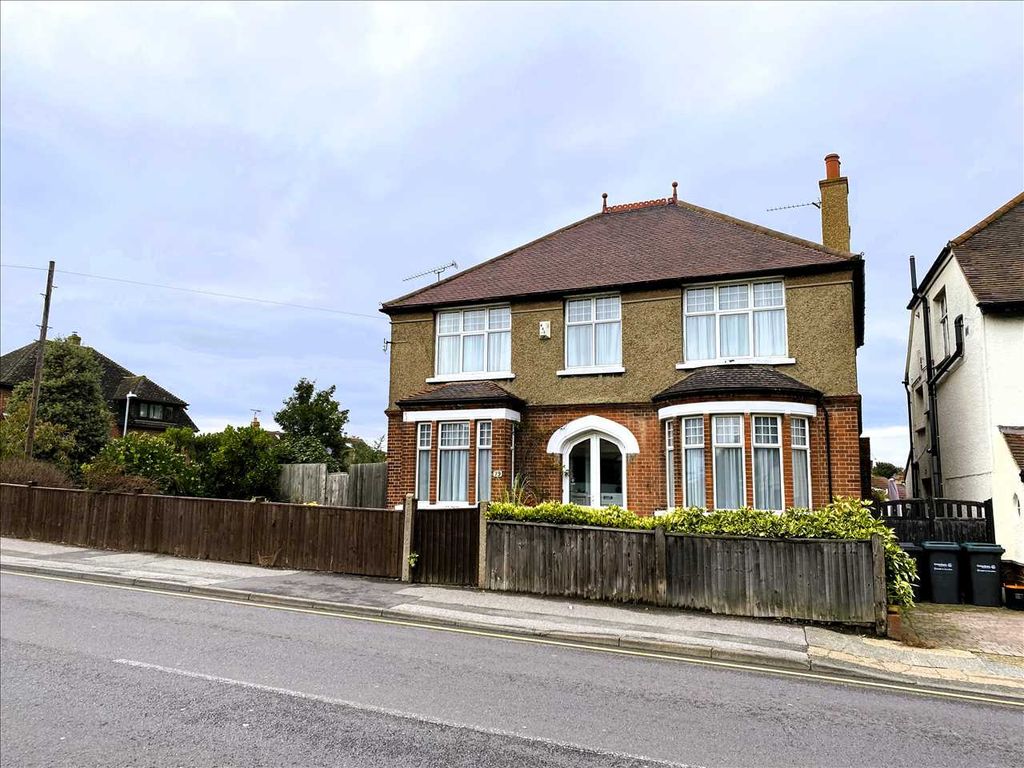 5 bed detached house for sale in Old Road East, Gravesend DA12, £