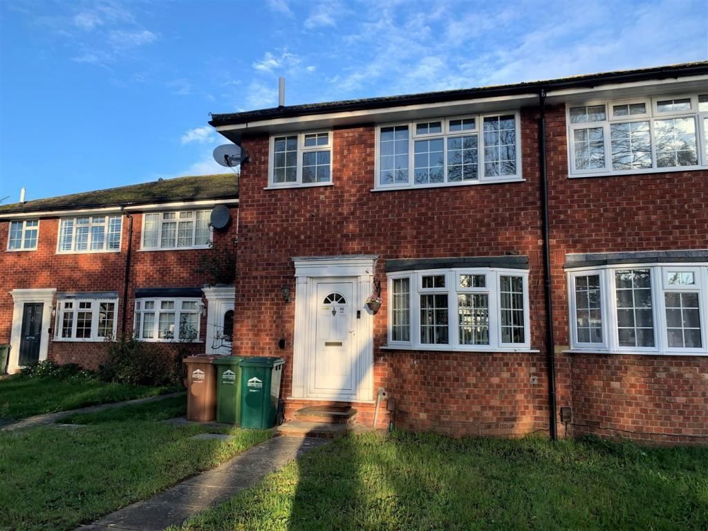 3 bed semidetached house for sale in Fairlawns, SunburyOnThames TW16