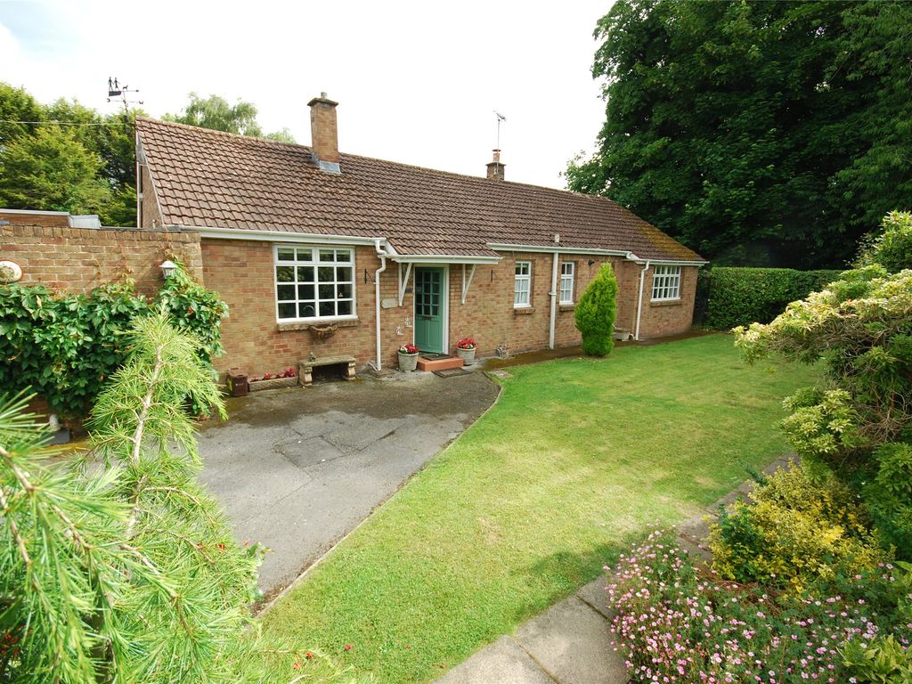 4 bed bungalow for sale in Hooton Road, Willaston, Neston CH64 Zoopla