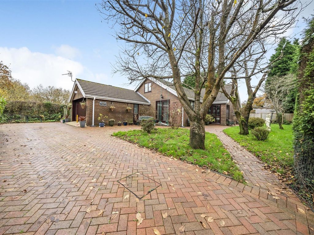 4 bed detached bungalow for sale in Swansea Road, Gorseinon, Swansea