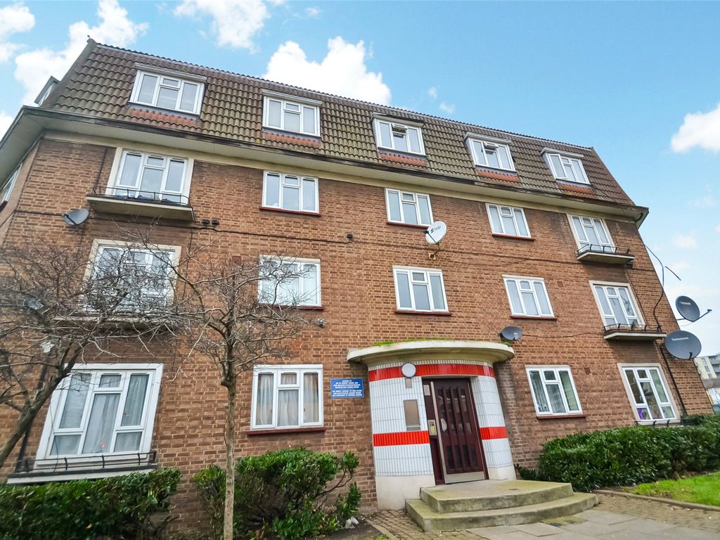 1 bed flat to rent in Gower House, North Street, Barking, Essex IG11, £