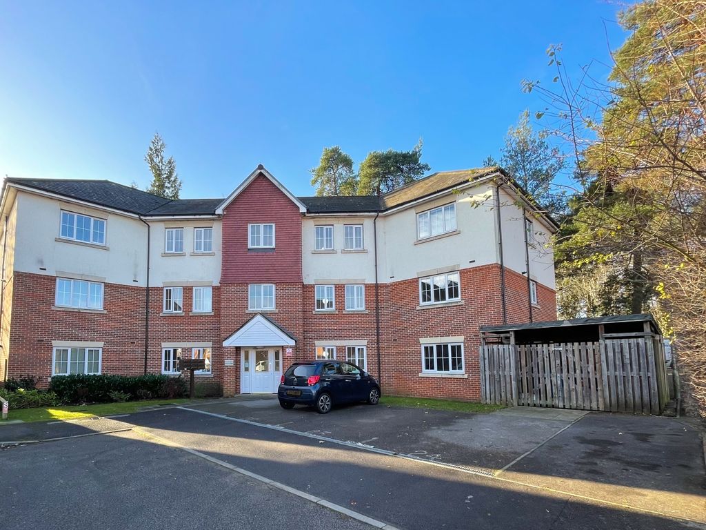 2 bed flat for sale in Royal Drive, Bordon, Hampshire GU35, £210,000