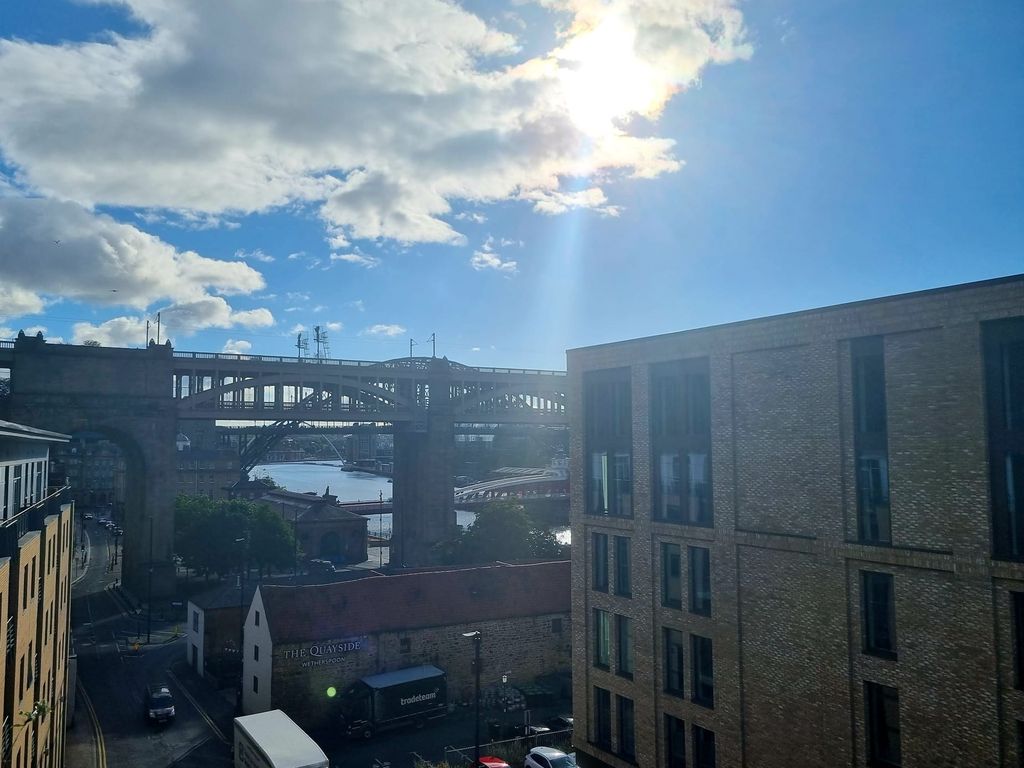 2 bed flat to rent in Quayside Lofts, Newcastle Upon Tyne NE1, £1,600