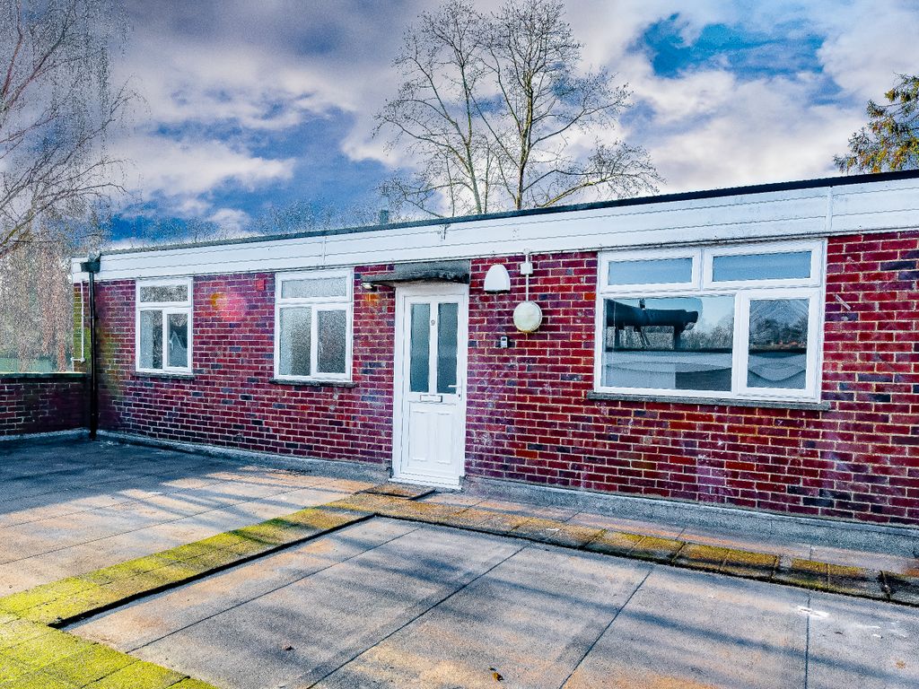 2 bed flat to rent in The Square, Bagshot GU19 Zoopla