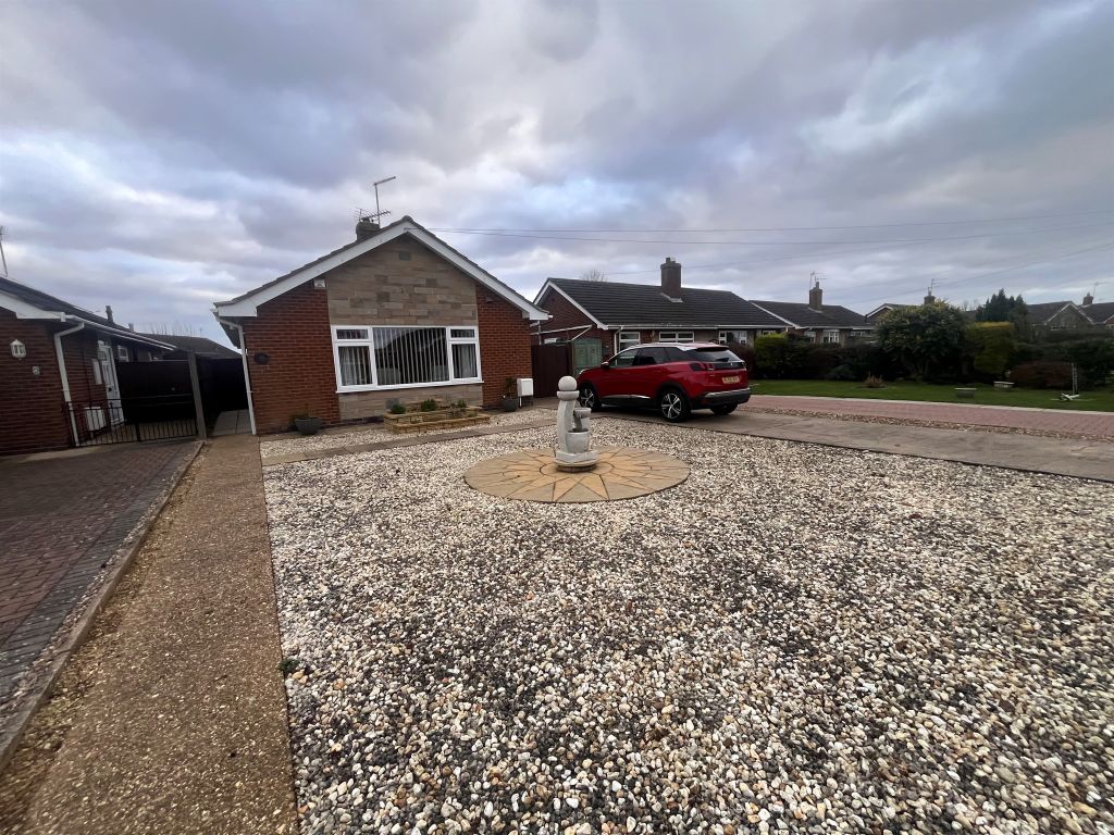 3 bed detached bungalow for sale in Revesby Drive, Skegness PE25, £