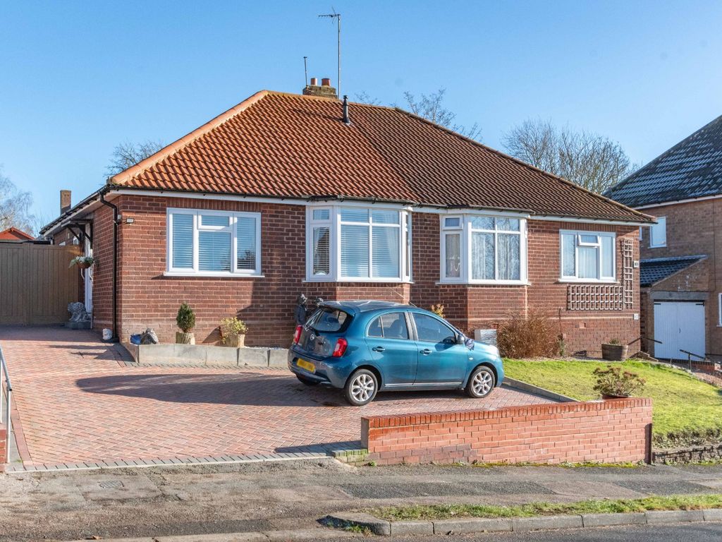 2 bed bungalow for sale in Malvern Road, Redditch, Worcestershire B97