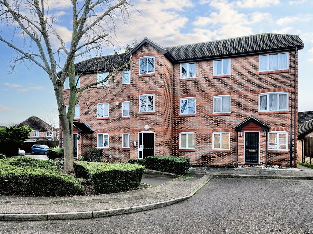 2 bed flat for sale in Earlsfield Drive, Chelmer Village, Chelmsford