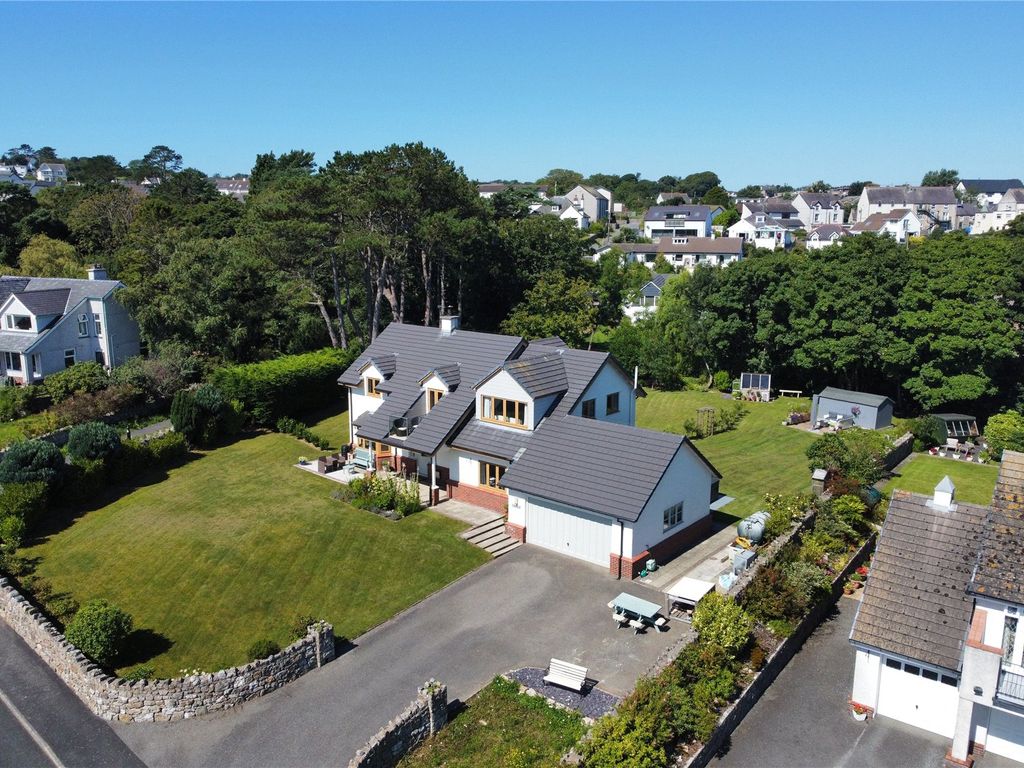 4 bed detached house for sale in Ffordd Cynlas, Benllech, Anglesey, Sir