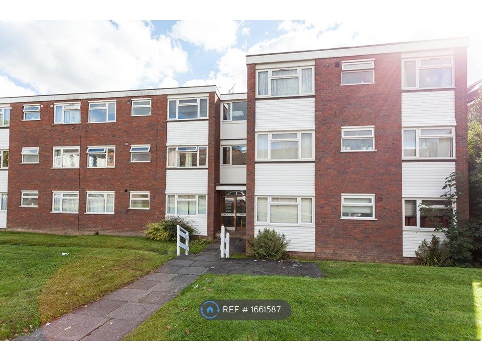 3 bed flat to rent in Squirrels Green, Redhill RH1 Zoopla