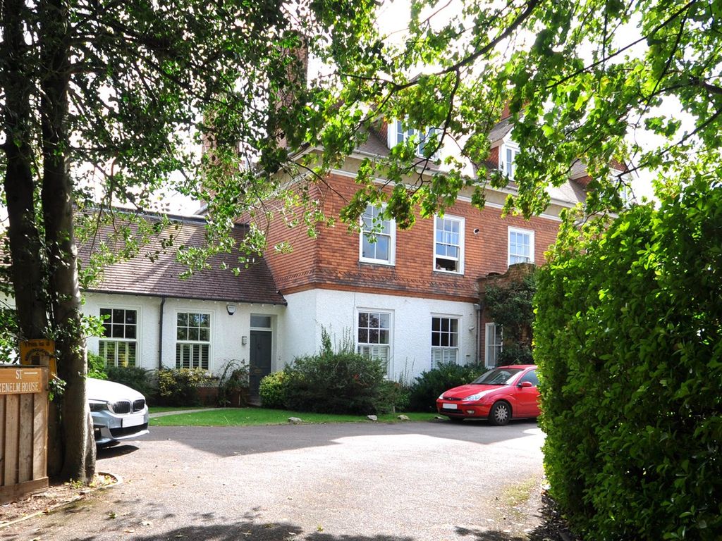 2 bed flat to rent in Shurdington Road, Leckhampton, Cheltenham GL53, £