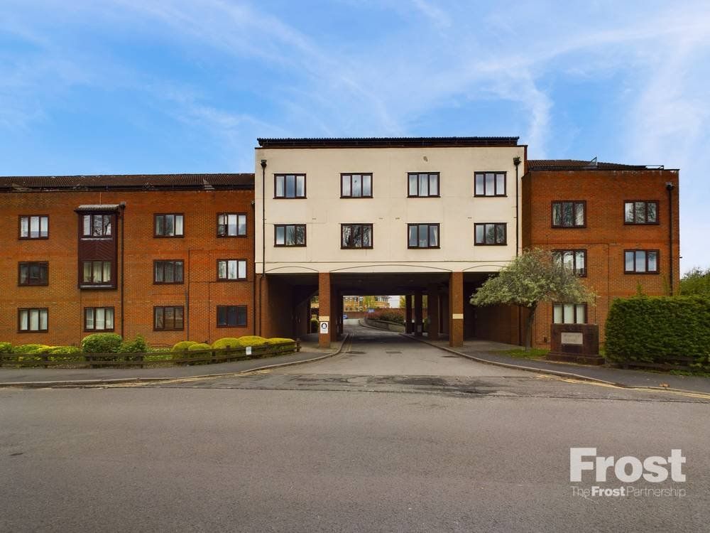 1 bed flat for sale in Romana Court, Sidney Road, StainesUponThames