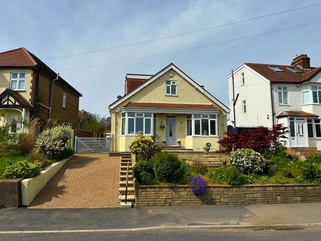 4 bed detached bungalow for sale in Broomstick Hall Road, Waltham Abbey