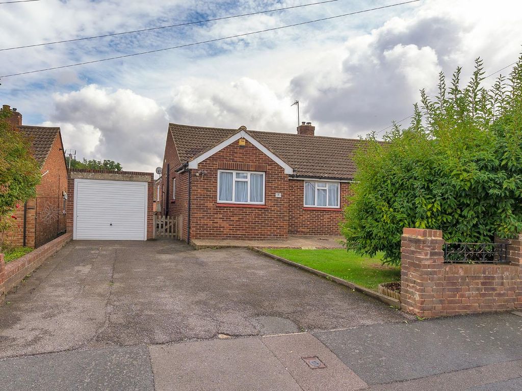 3 bed bungalow for sale in Wyvern Close, Snodland ME6 Zoopla